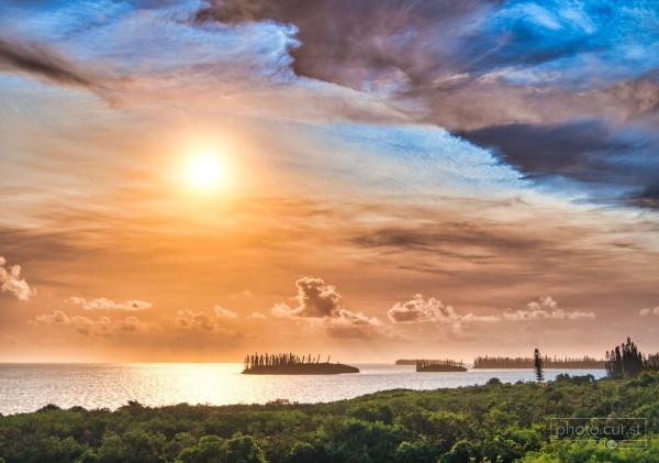 🔖 Sunset 🔖 HDR

HDR composition of 5 shots (bracketing) at Île des Pins : ashes projected by the Tonga-Hunga Ha'apai submarine volcano explosion on that day made a vibrant sky.

🌏 https://www.franceinter.fr/monde/les-images-rares-et-saisissantes-du-volcan-entre-en-eruption-aux-iles-tonga-desormais-coupees-du-monde